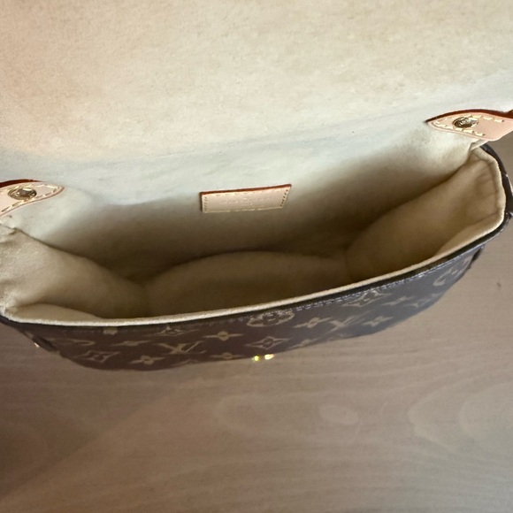 Louis Vuitton Saumur BB - Picture 6 of 16